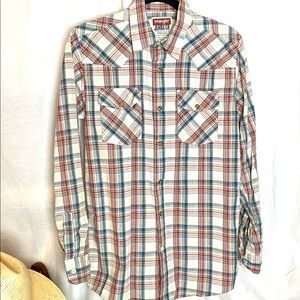 Wrangler Jeans Co. men’s western vintage-look shirt.